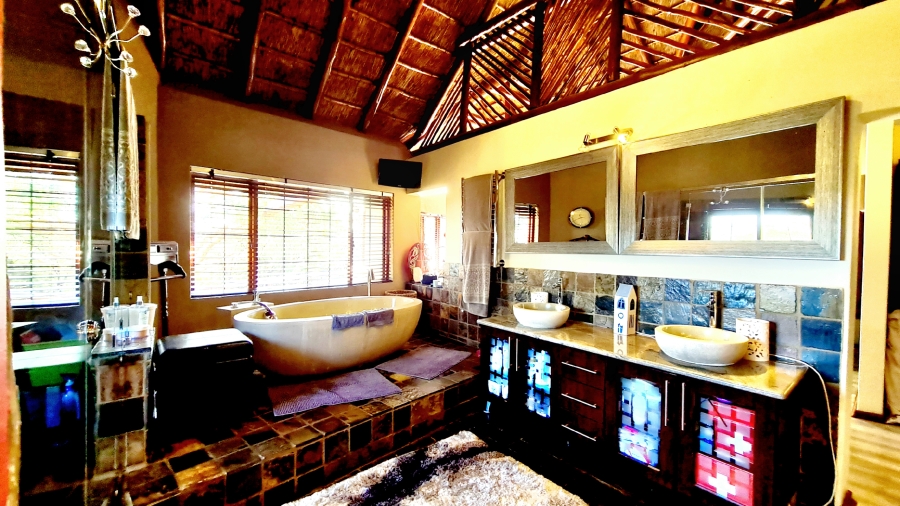 4 Bedroom Property for Sale in Leeuwfontein Gauteng