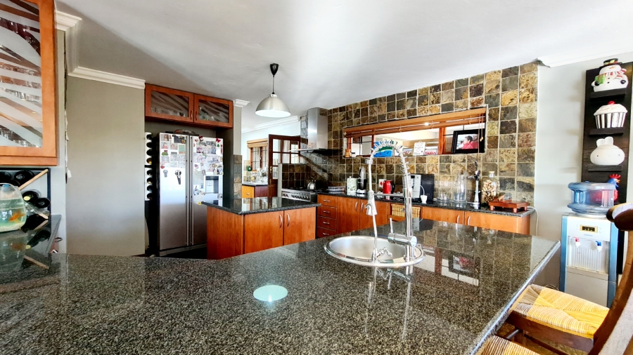 4 Bedroom Property for Sale in Leeuwfontein Gauteng