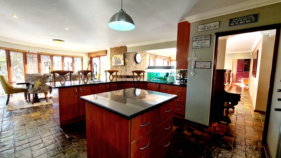 4 Bedroom Property for Sale in Leeuwfontein Gauteng