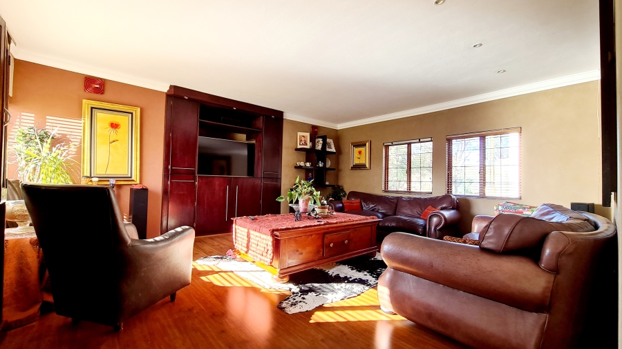 4 Bedroom Property for Sale in Leeuwfontein Gauteng