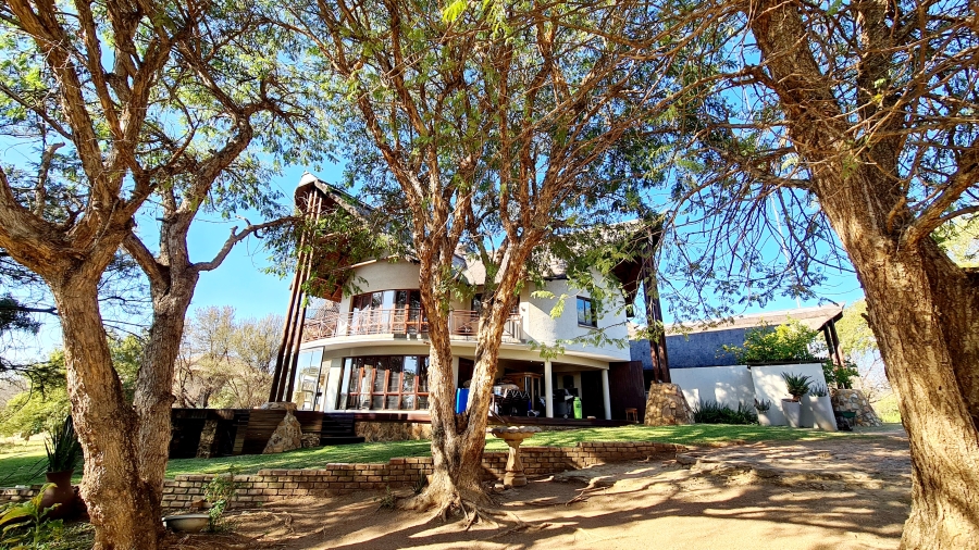 4 Bedroom Property for Sale in Leeuwfontein Gauteng