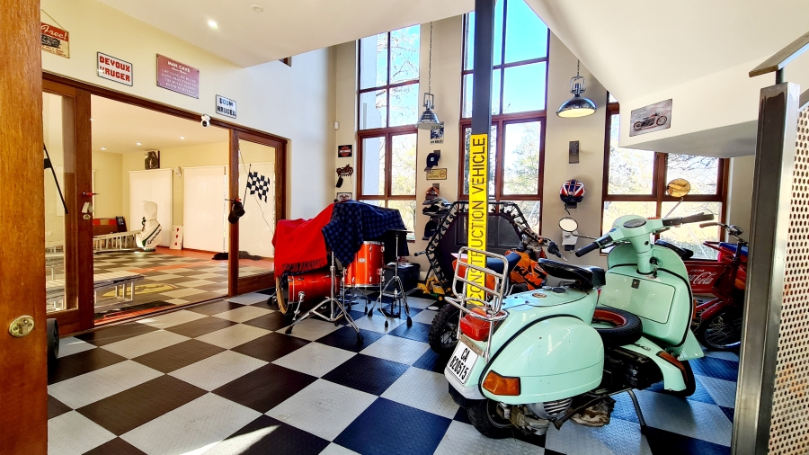 4 Bedroom Property for Sale in Leeuwfontein Gauteng