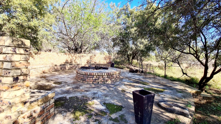4 Bedroom Property for Sale in Leeuwfontein Gauteng