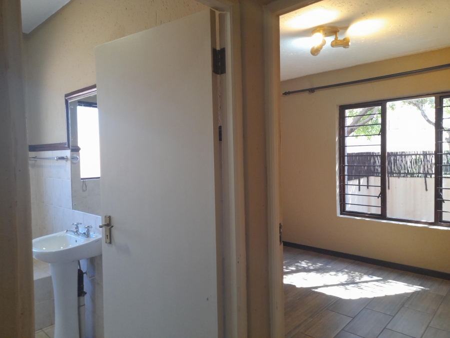 To Let 3 Bedroom Property for Rent in Douglasdale Gauteng