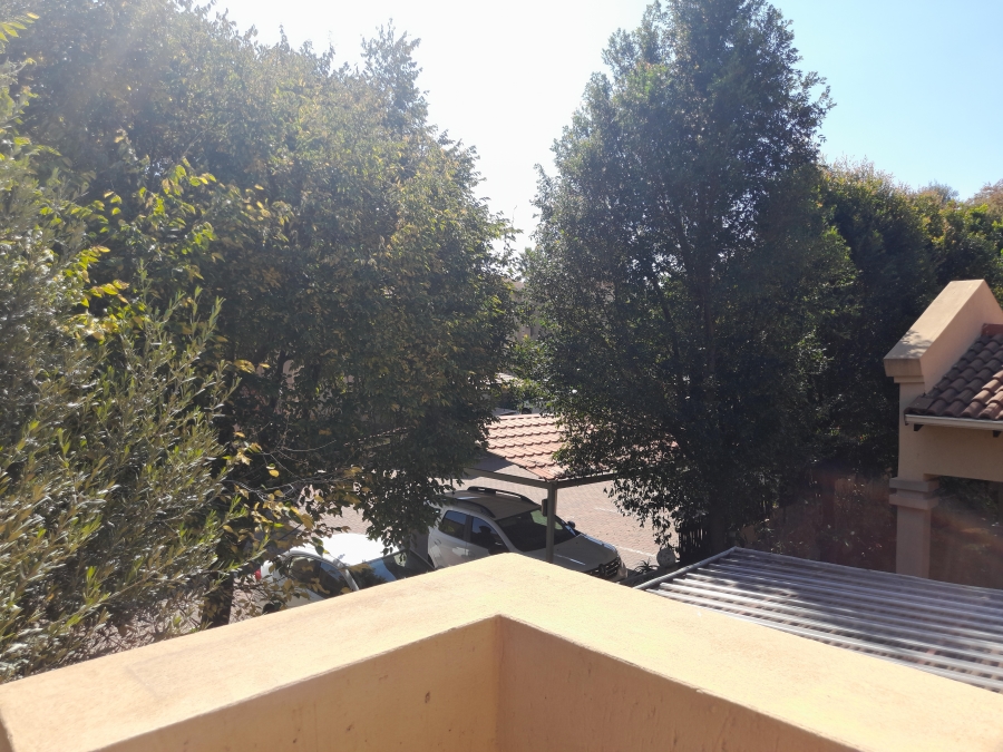 To Let 3 Bedroom Property for Rent in Douglasdale Gauteng