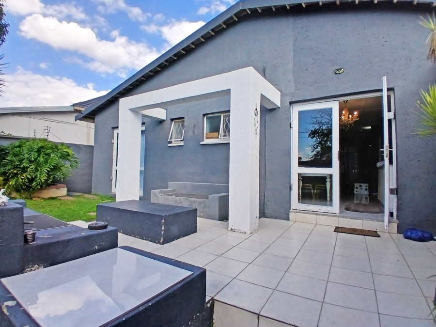 To Let 3 Bedroom Property for Rent in Norwood Gauteng