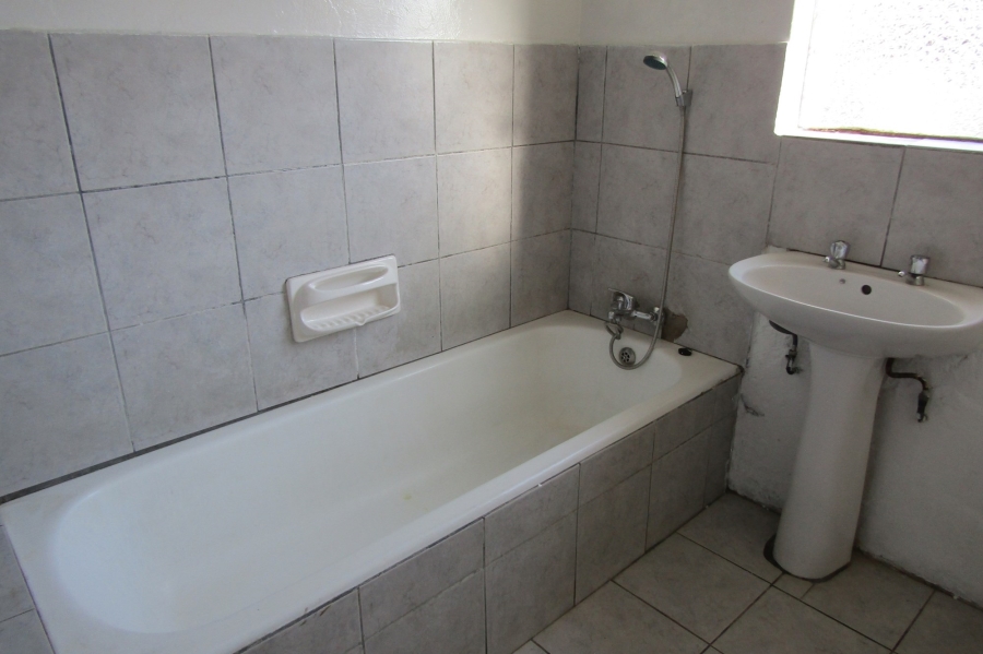 To Let 2 Bedroom Property for Rent in Turf Club Gauteng