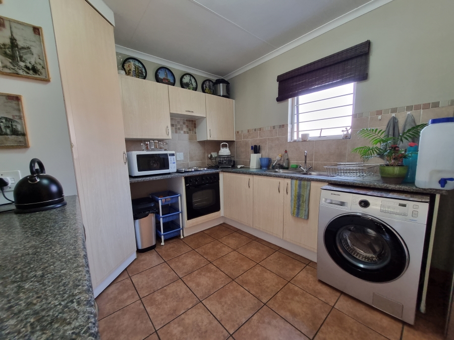 2 Bedroom Property for Sale in Die Hoewes Gauteng