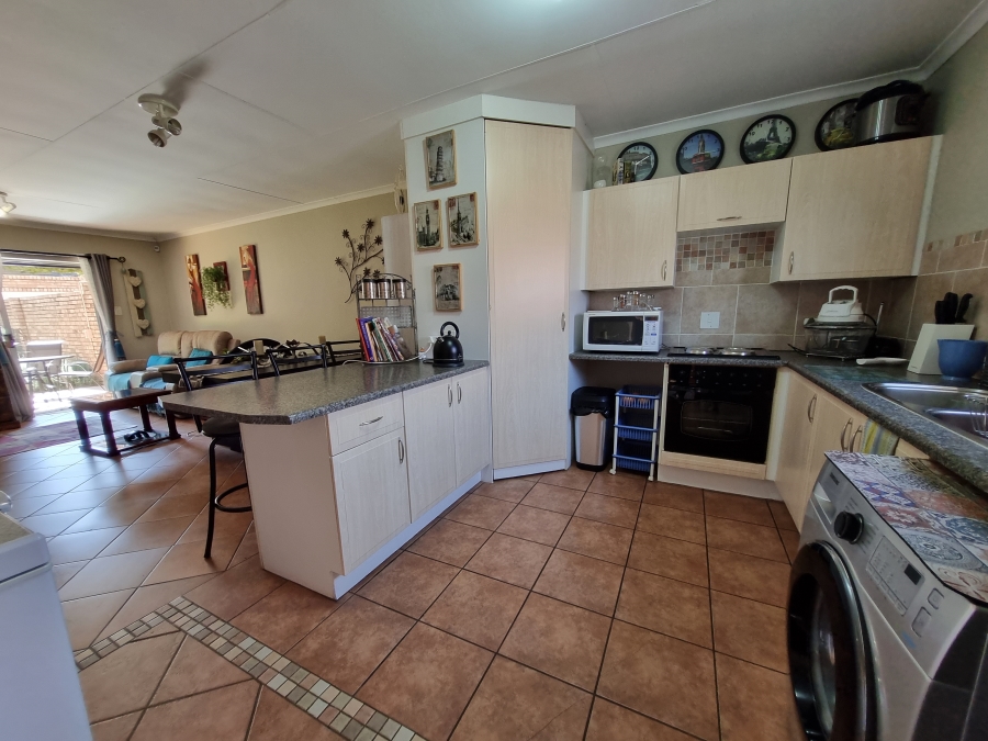 2 Bedroom Property for Sale in Die Hoewes Gauteng