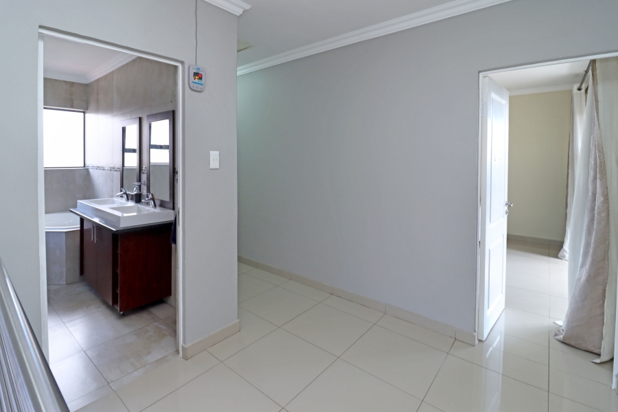 3 Bedroom Property for Sale in Thatchfield Hills Gauteng