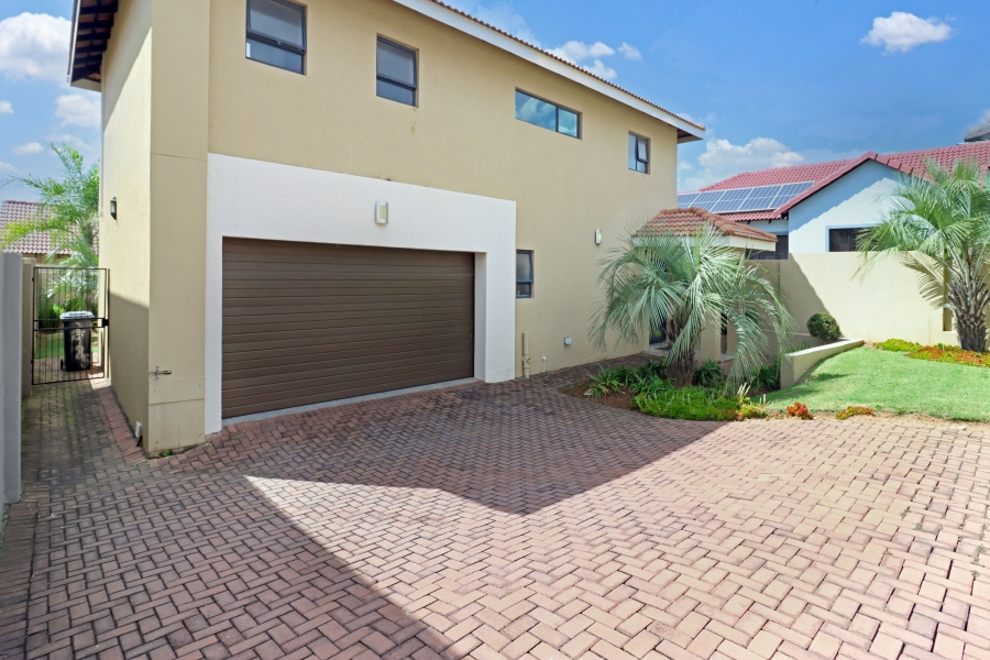 3 Bedroom Property for Sale in Thatchfield Hills Gauteng