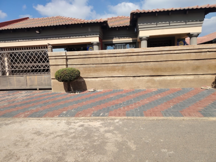 To Let 3 Bedroom Property for Rent in Elandspoort Gauteng