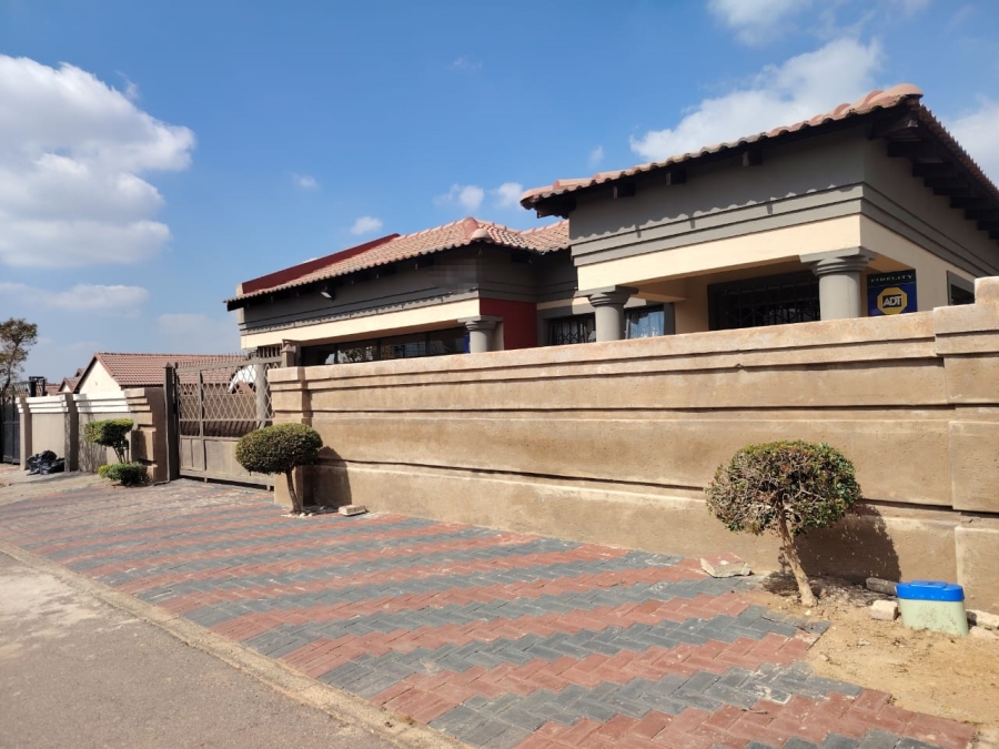 To Let 3 Bedroom Property for Rent in Elandspoort Gauteng