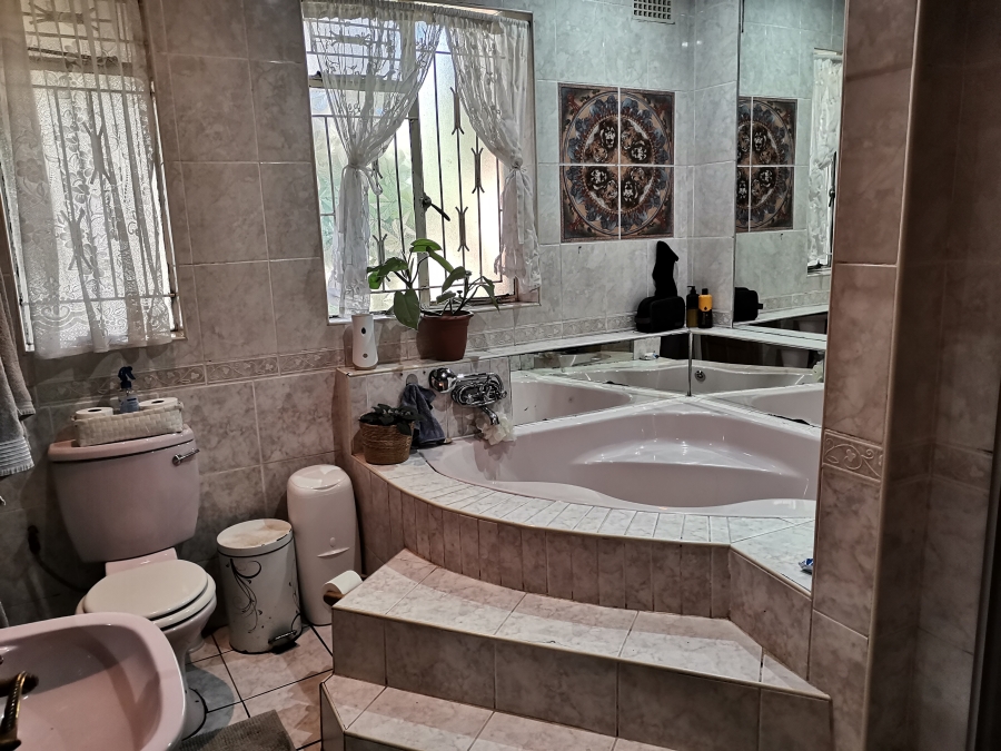 4 Bedroom Property for Sale in Struisbult Gauteng