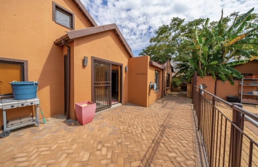 4 Bedroom Property for Sale in Sonneveld Gauteng