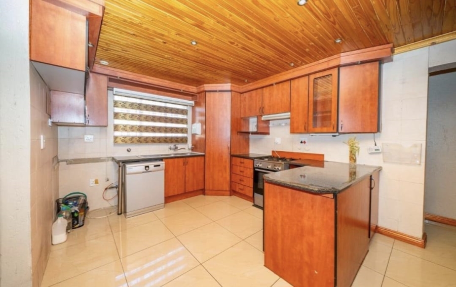 4 Bedroom Property for Sale in Sonneveld Gauteng