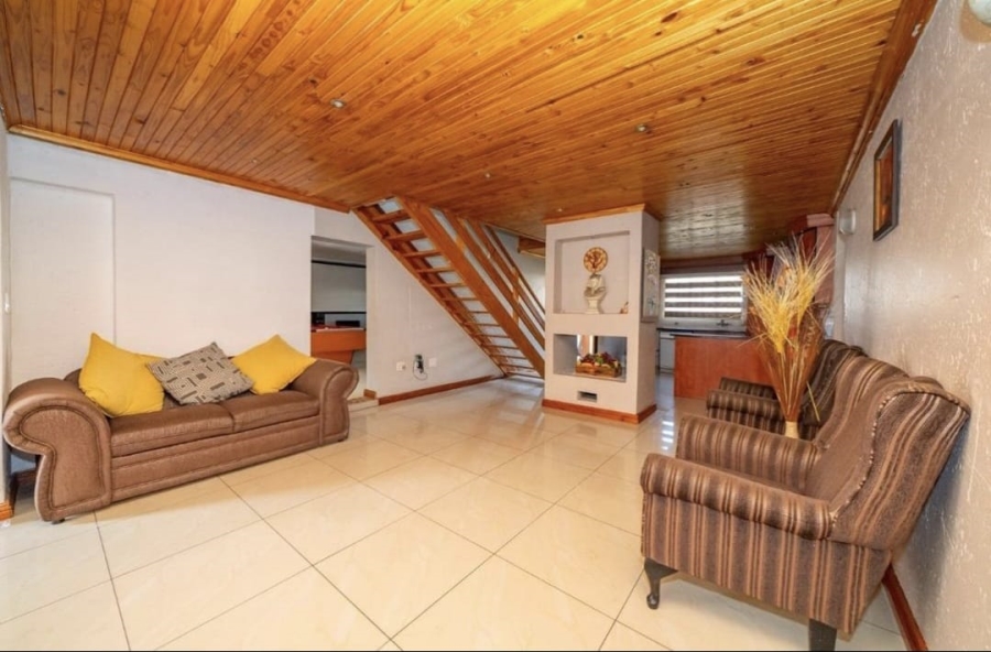4 Bedroom Property for Sale in Sonneveld Gauteng