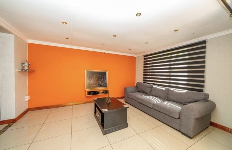 4 Bedroom Property for Sale in Sonneveld Gauteng