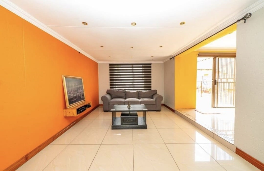 4 Bedroom Property for Sale in Sonneveld Gauteng