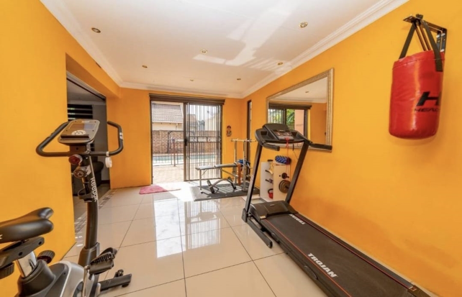 4 Bedroom Property for Sale in Sonneveld Gauteng