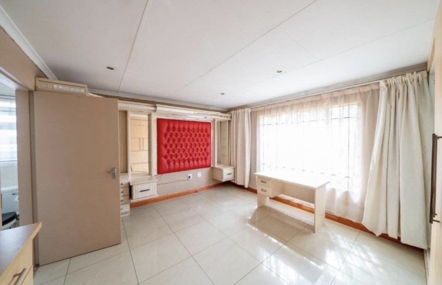 4 Bedroom Property for Sale in Sonneveld Gauteng