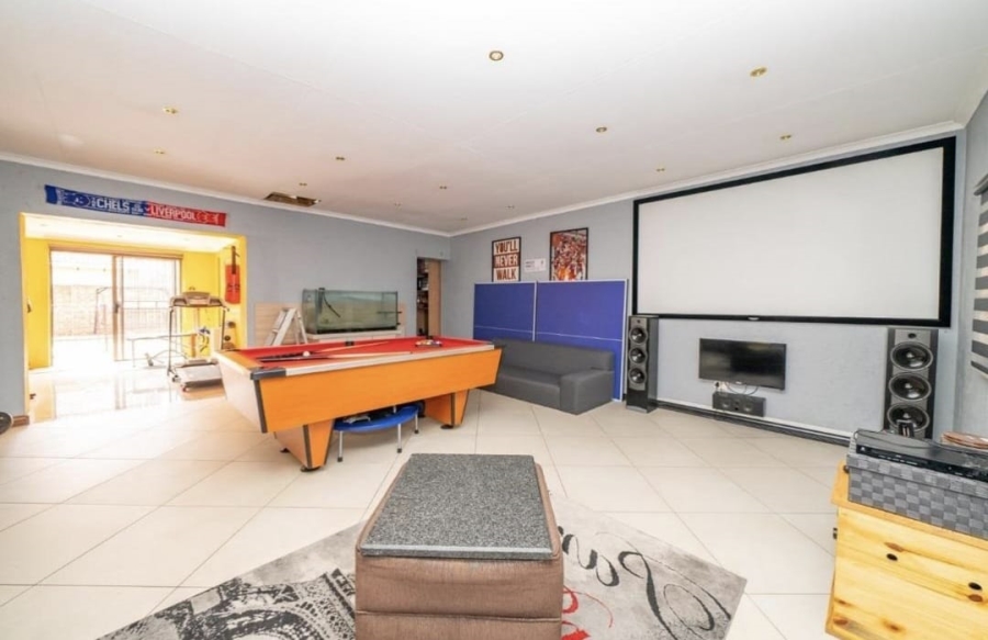 4 Bedroom Property for Sale in Sonneveld Gauteng