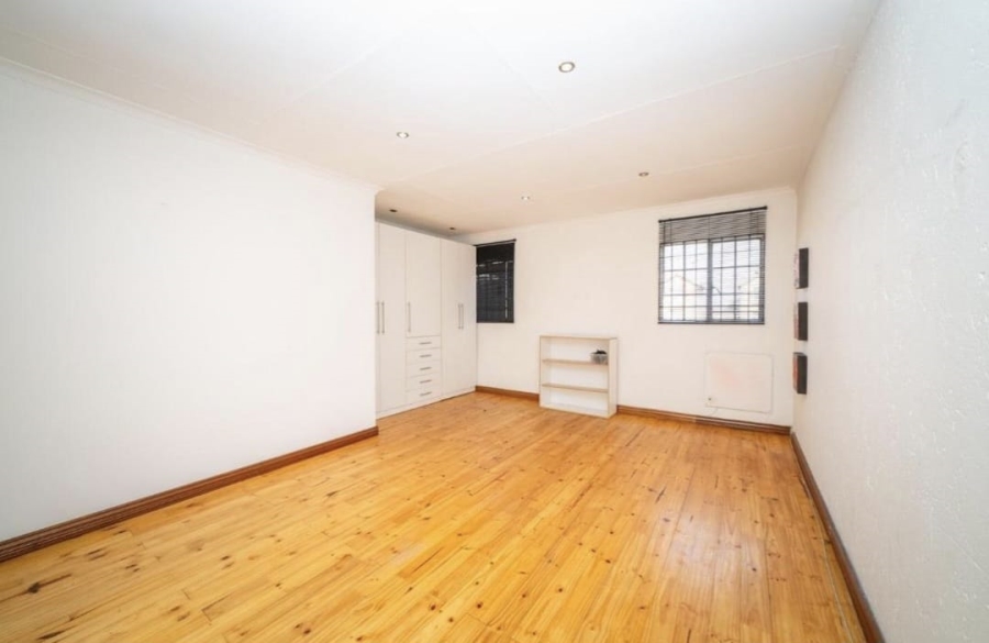 4 Bedroom Property for Sale in Sonneveld Gauteng