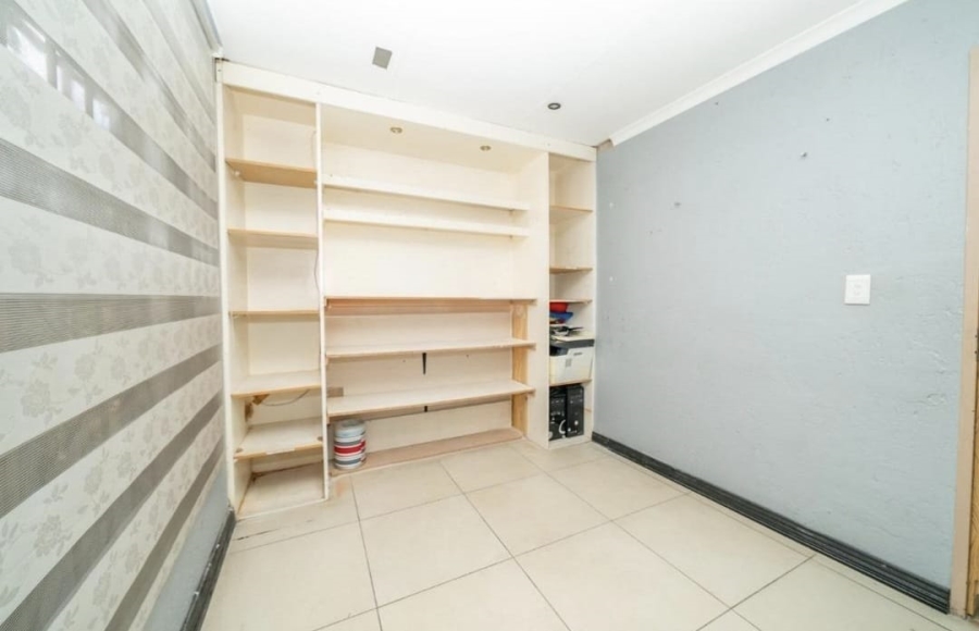 4 Bedroom Property for Sale in Sonneveld Gauteng