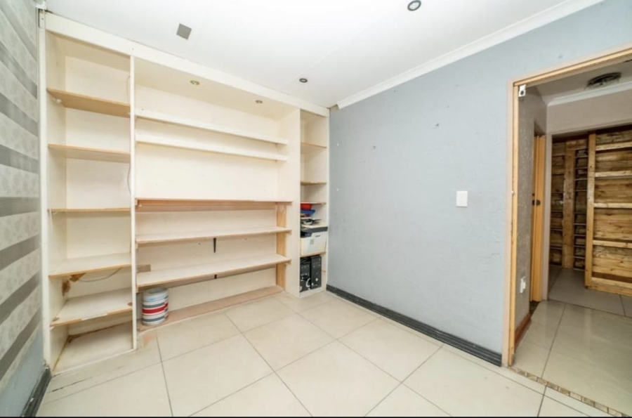 4 Bedroom Property for Sale in Sonneveld Gauteng