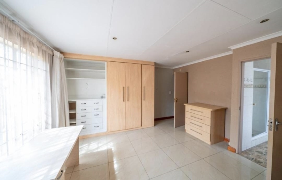 4 Bedroom Property for Sale in Sonneveld Gauteng