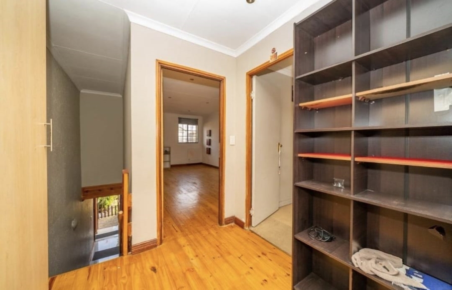 4 Bedroom Property for Sale in Sonneveld Gauteng