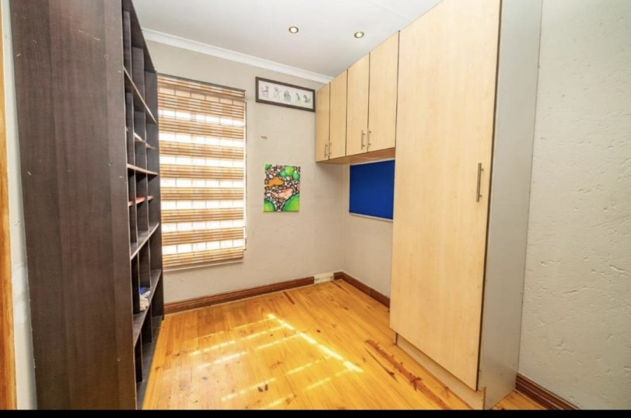 4 Bedroom Property for Sale in Sonneveld Gauteng
