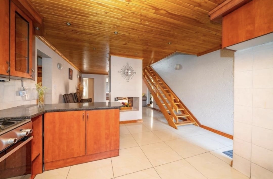4 Bedroom Property for Sale in Sonneveld Gauteng