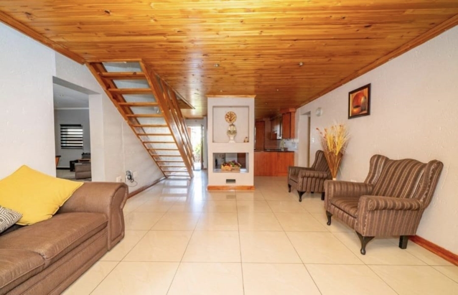 4 Bedroom Property for Sale in Sonneveld Gauteng