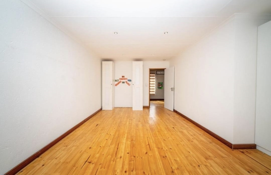 4 Bedroom Property for Sale in Sonneveld Gauteng
