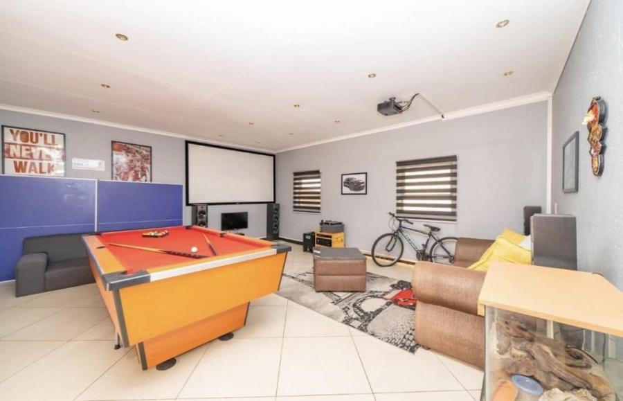 4 Bedroom Property for Sale in Sonneveld Gauteng