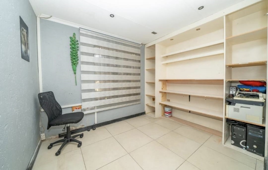 4 Bedroom Property for Sale in Sonneveld Gauteng