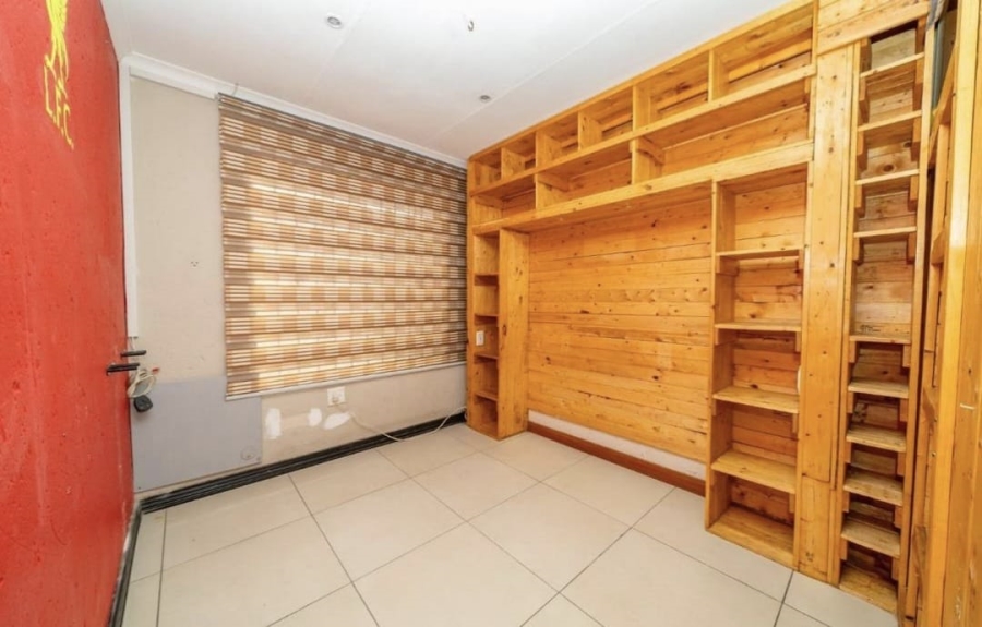 4 Bedroom Property for Sale in Sonneveld Gauteng