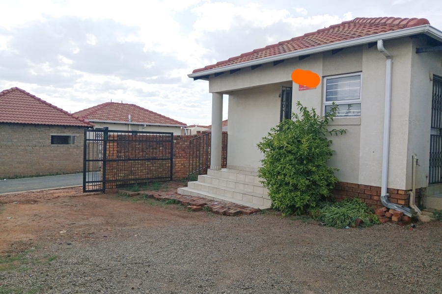 To Let 2 Bedroom Property for Rent in Glenway Estate Gauteng