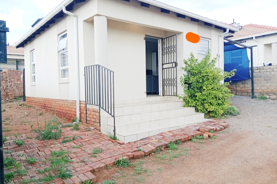 To Let 2 Bedroom Property for Rent in Glenway Estate Gauteng