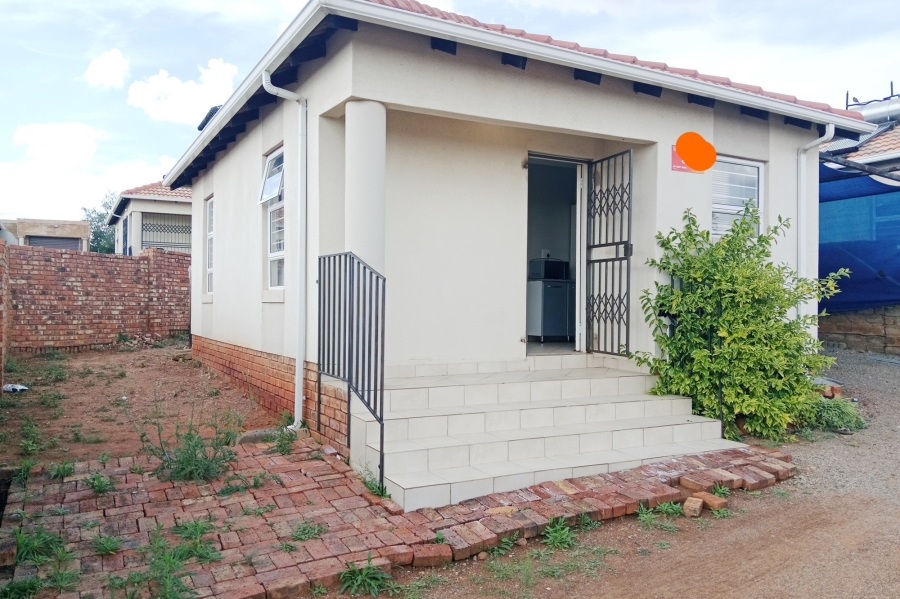 To Let 2 Bedroom Property for Rent in Glenway Estate Gauteng