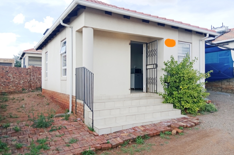 To Let 2 Bedroom Property for Rent in Glenway Estate Gauteng