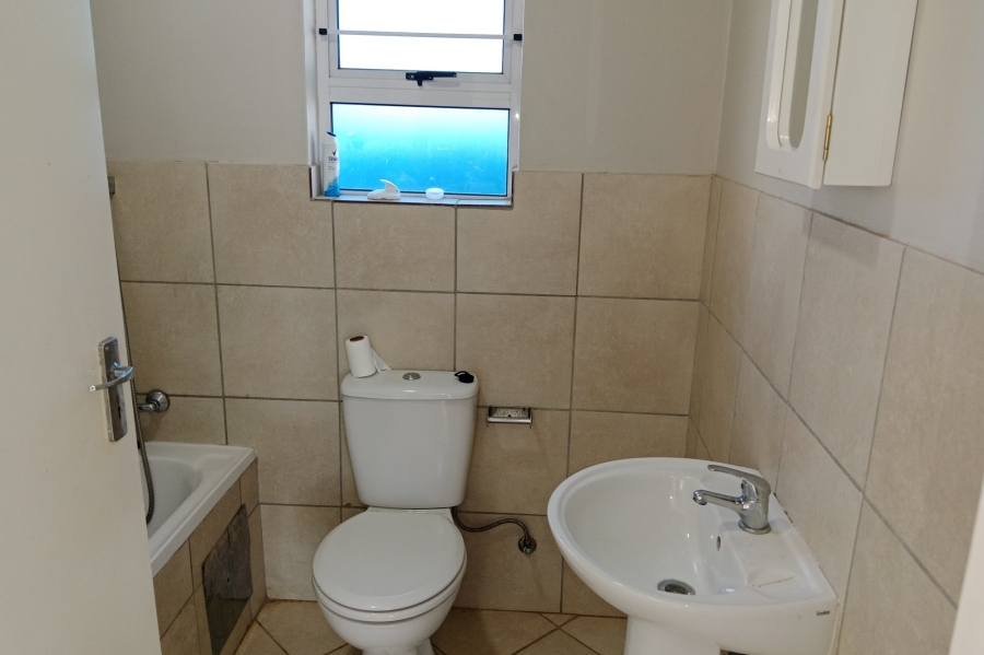 To Let 2 Bedroom Property for Rent in Glenway Estate Gauteng