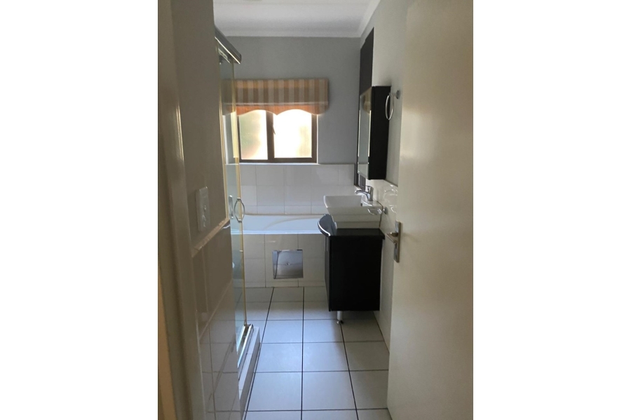 To Let 2 Bedroom Property for Rent in Noordwyk Gauteng