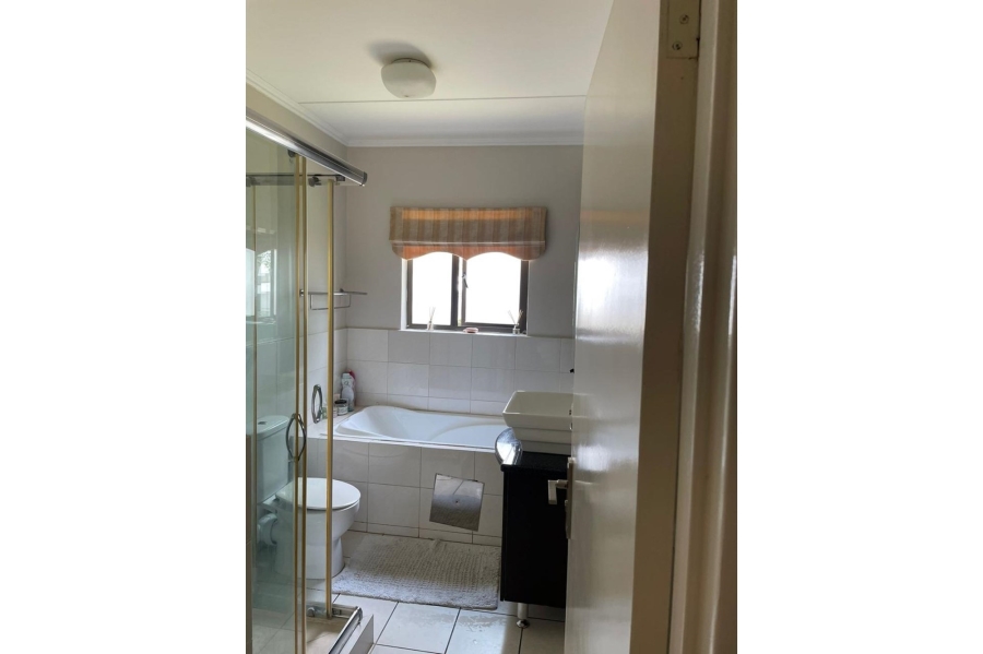 To Let 2 Bedroom Property for Rent in Noordwyk Gauteng