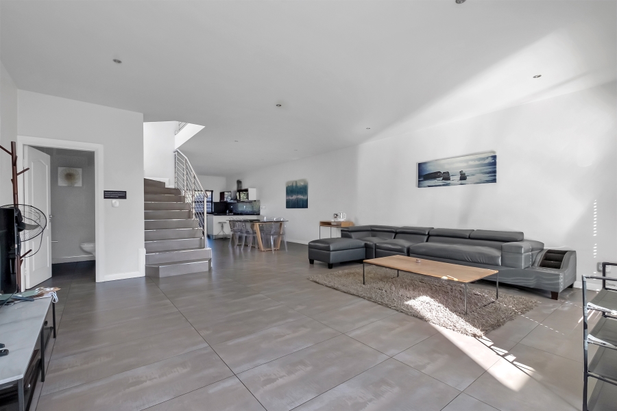 To Let 4 Bedroom Property for Rent in Sandown Gauteng