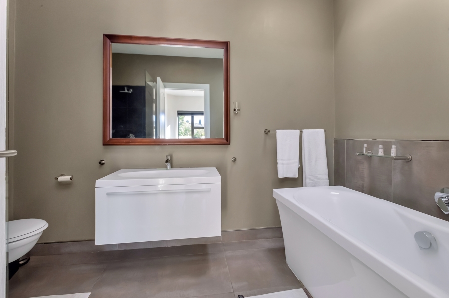 To Let 4 Bedroom Property for Rent in Sandown Gauteng