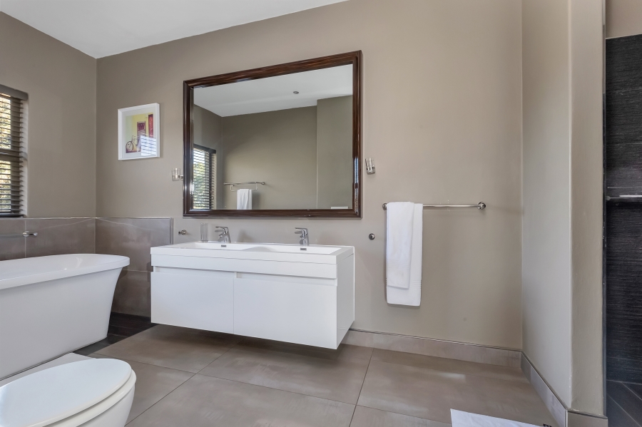 To Let 4 Bedroom Property for Rent in Sandown Gauteng