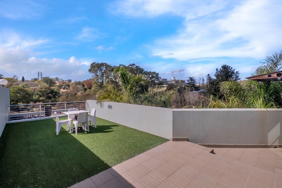 To Let 4 Bedroom Property for Rent in Sandown Gauteng