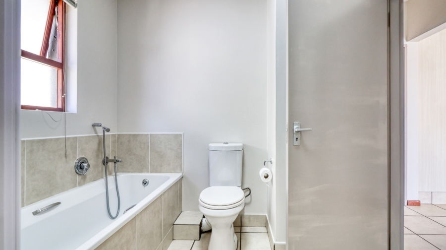 To Let 2 Bedroom Property for Rent in Lonehill Gauteng
